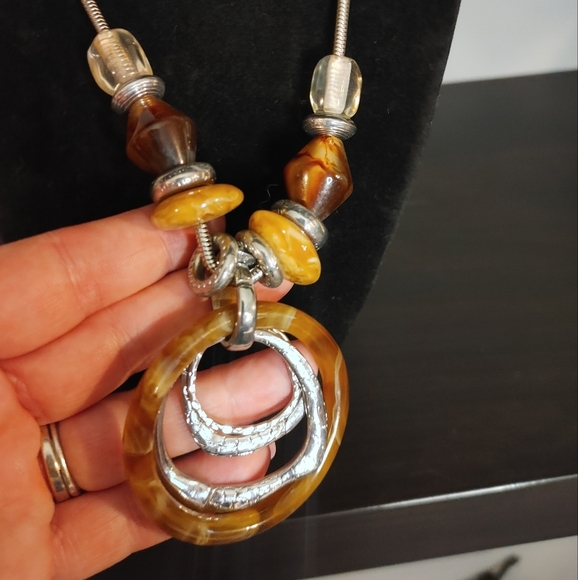Elegant Silver and Brown Pendant Necklace - Picture 2 of 3
